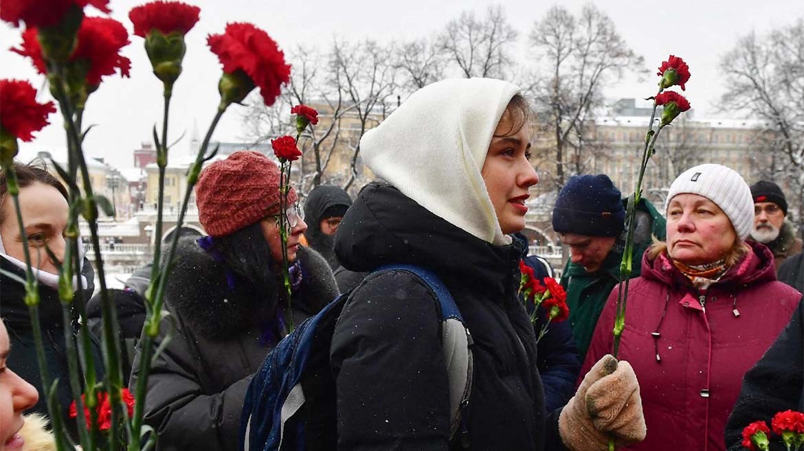 Le donne russe, mogli dei soldati al fronte in Ucraina, che hanno pensato ed avviato un’azione simbolica.