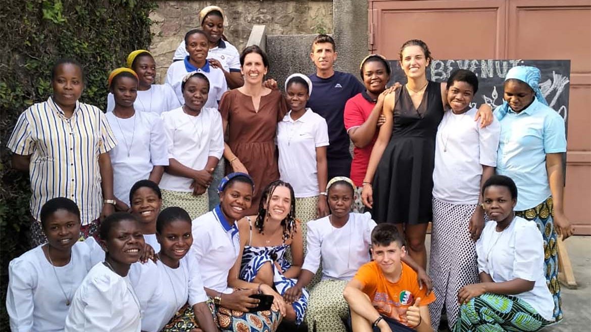 La famiglia Cometto in visita a Kimwenza, presso le Suore di san Giuseppe  da Cuneo