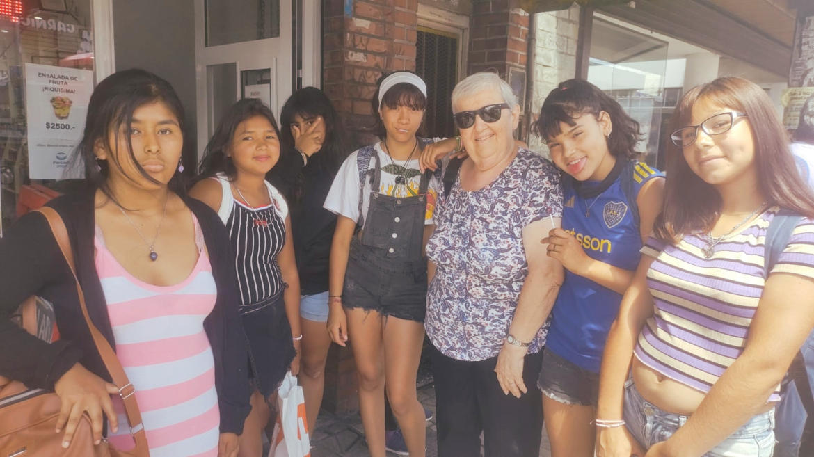 Accogliamo bambini e ragazzi dai 2 ai 18 anni, in tre case-famiglia (hogares), con situazioni familiari e sociali problematiche. 