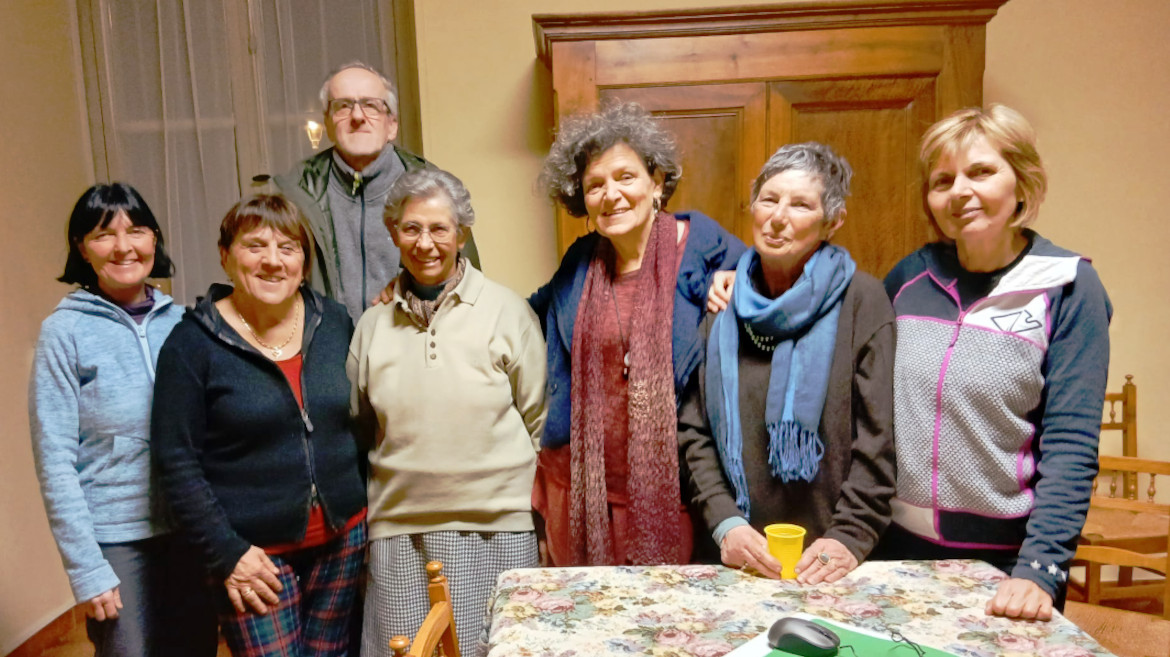Suor Anna clara Corino con un gruppo di amici di Valgrana - Cuneo