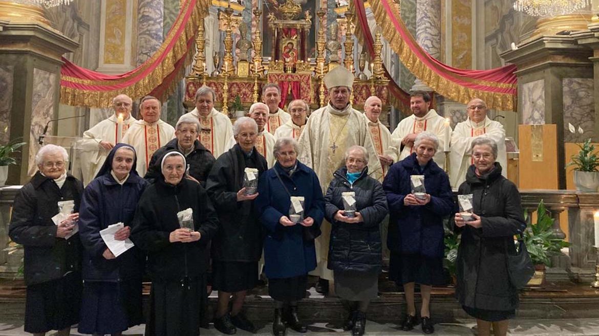 Festa della Vita Consacrata: gruppo delle Suore di san Giuseppe di Cuneo che festeggiano un Anniversario di consacrazione