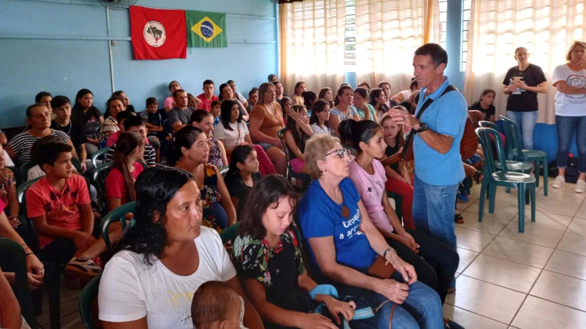 Tutta l’evangelizzazione: catechesi, ritiri, incontri, formazione, visite alle famiglie è organizzata grazie alla collaborazione delle suore e dei laici. 