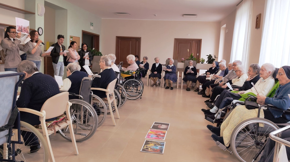 Alcuni ospiti del Collegio Immacolata si sono recati, nell’Infermeria della Casa madre delle Suore di san Giuseppe di Cuneo. 